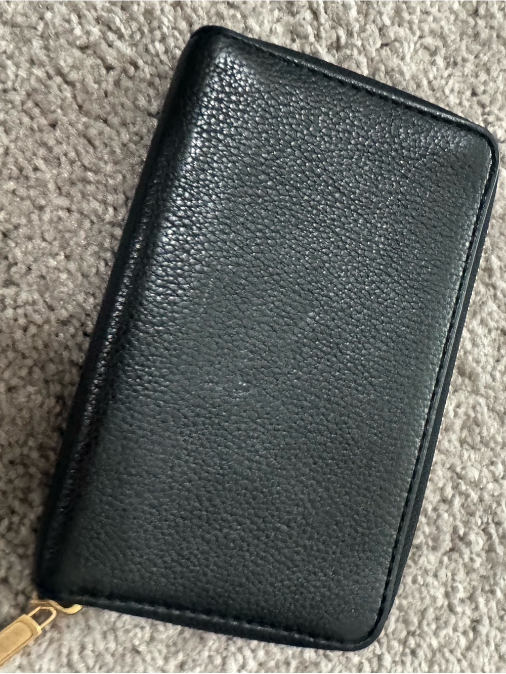 Marc by Marc Jacobs Black Pebbled Leather Zip Card Case with Gold Plate - Picture 2 of 4
